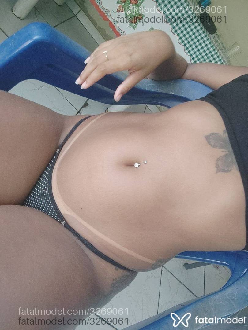 Acompanhante mulher com cabelo castanho de olhos verdes em Belo Horizonte - Safira Oliv