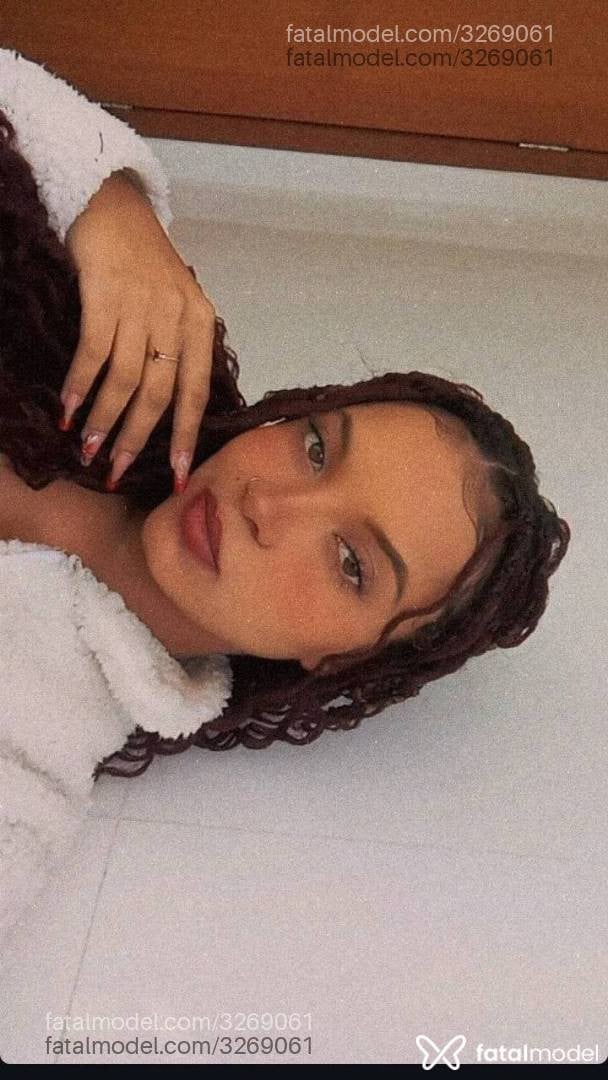 Acompanhante mulher com cabelo castanho de olhos verdes em Belo Horizonte - Safira Oliv