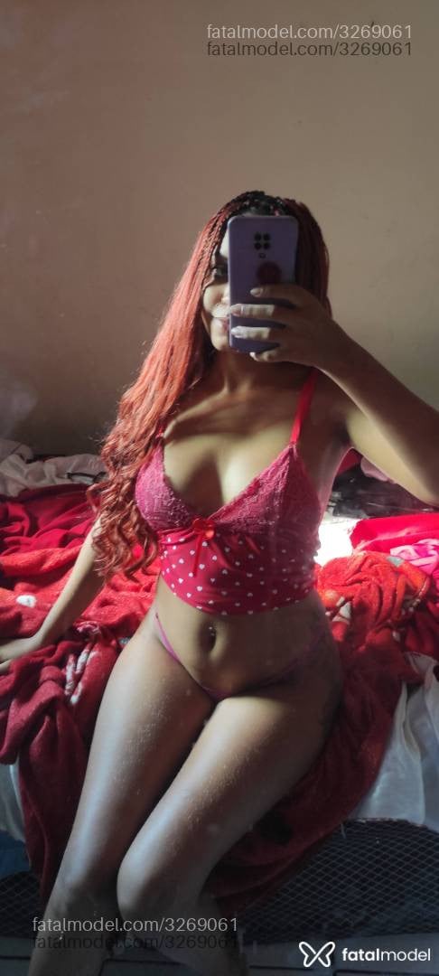 Acompanhante mulher com cabelo castanho de olhos verdes em Belo Horizonte - Safira Oliv