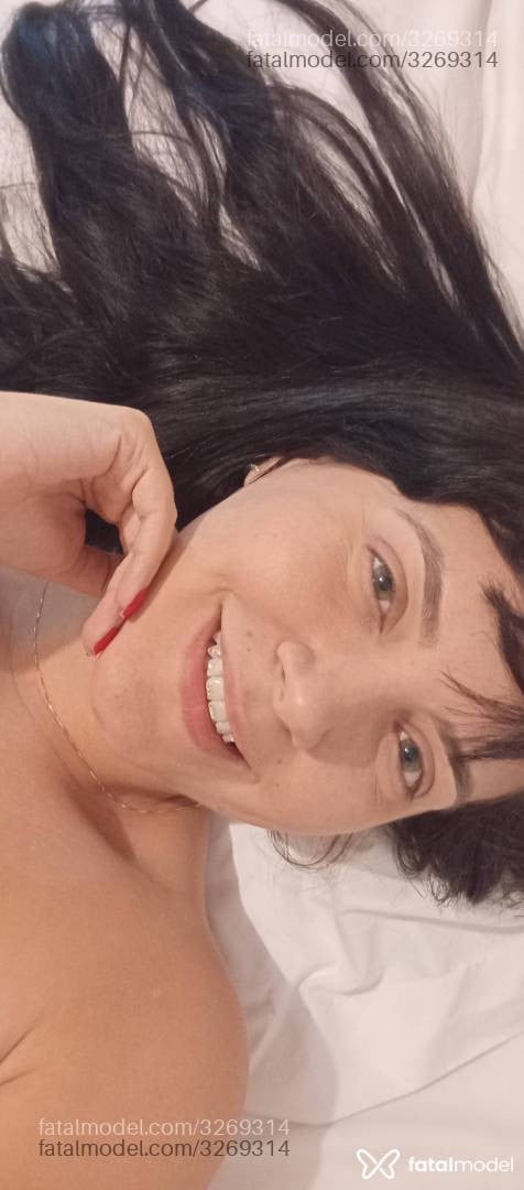 Acompanhante mulher morena (o) de olhos verdes - Clara Sofia