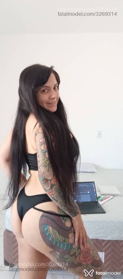 Acompanhante mulher morena (o) de olhos verdes - Clara Sofia