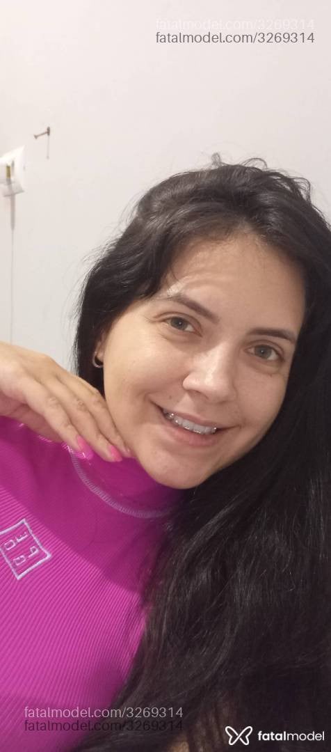Acompanhante mulher morena (o) de olhos verdes - Clara Sofia