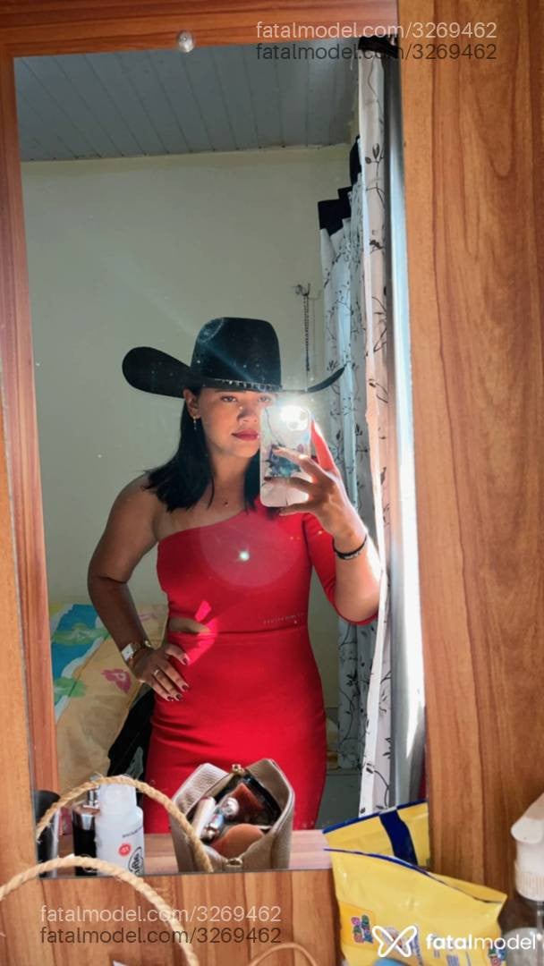 Acompanhante mulher morena (o) de olhos pretos - Fernanda