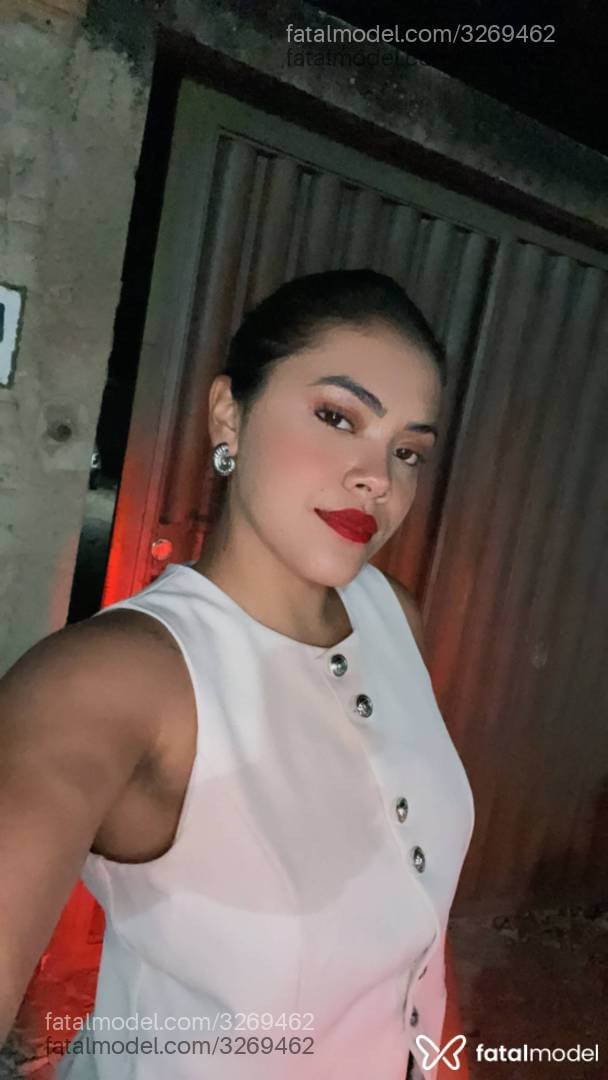 Acompanhante mulher morena (o) de olhos pretos - Fernanda