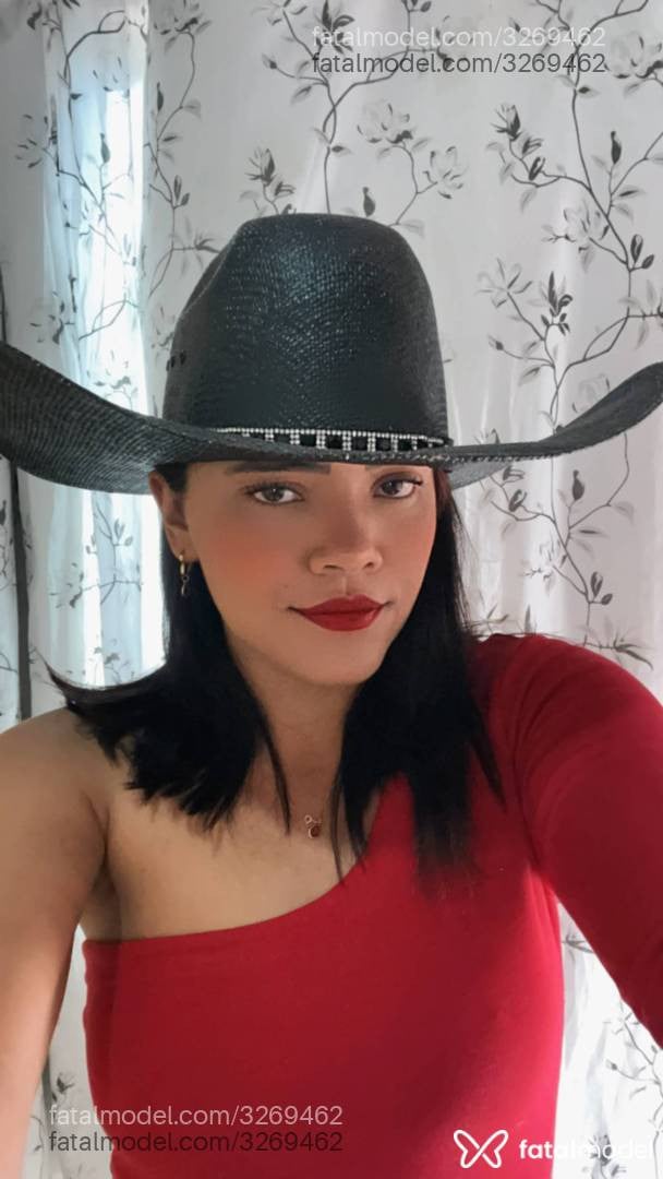 Acompanhante mulher morena (o) de olhos pretos - Fernanda