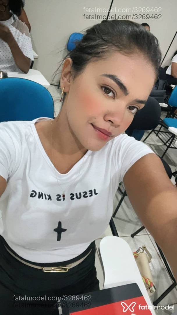 Acompanhante mulher morena (o) de olhos pretos - Fernanda