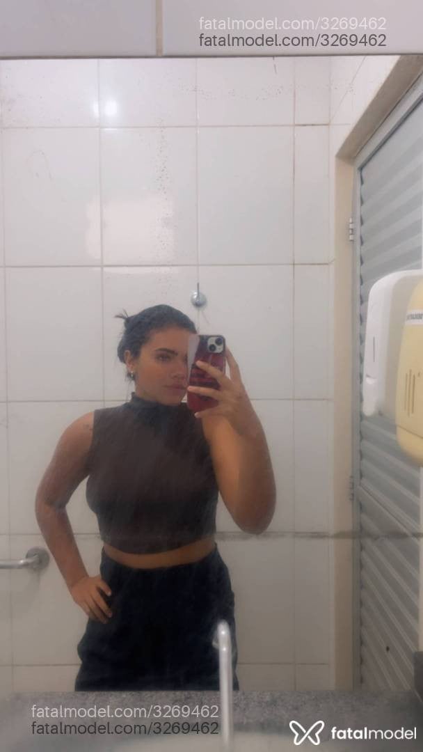 Acompanhante mulher morena (o) de olhos pretos - Fernanda