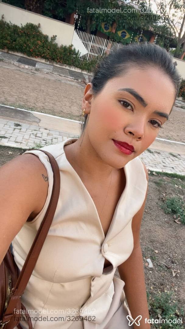 Acompanhante mulher morena (o) de olhos pretos - Fernanda
