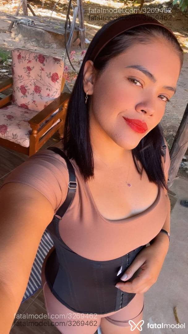Acompanhante mulher morena (o) de olhos pretos - Fernanda