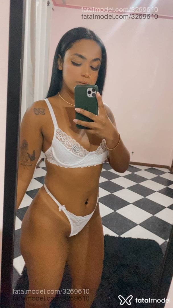 Acompanhante mulher morena (o) de olhos castanhos em Itapema - Giovanna