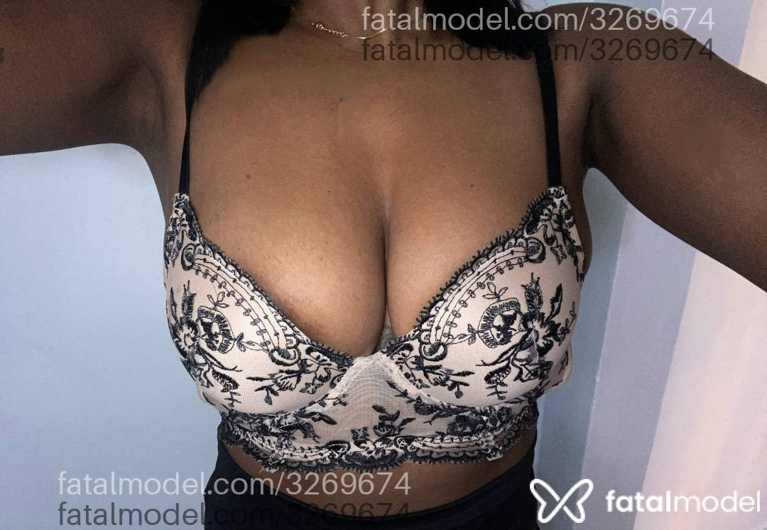 Acompanhante mulher com cabelo castanho de olhos pretos em Porto Alegre - Gabriela