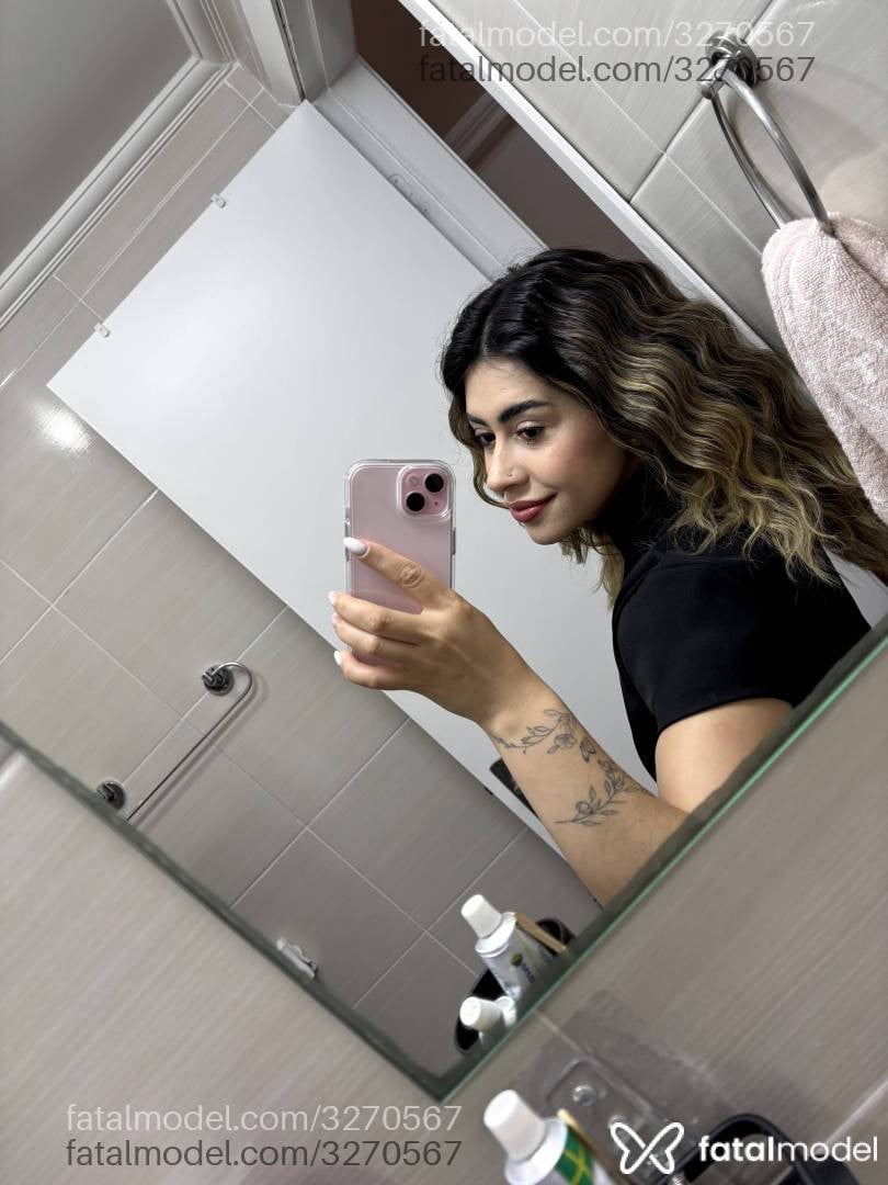 Acompanhante mulher loira (o) de olhos castanhos - Jade Agnelli