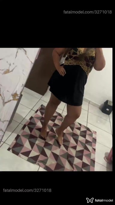 Acompanhante mulher morena (o) de olhos mel - Morena