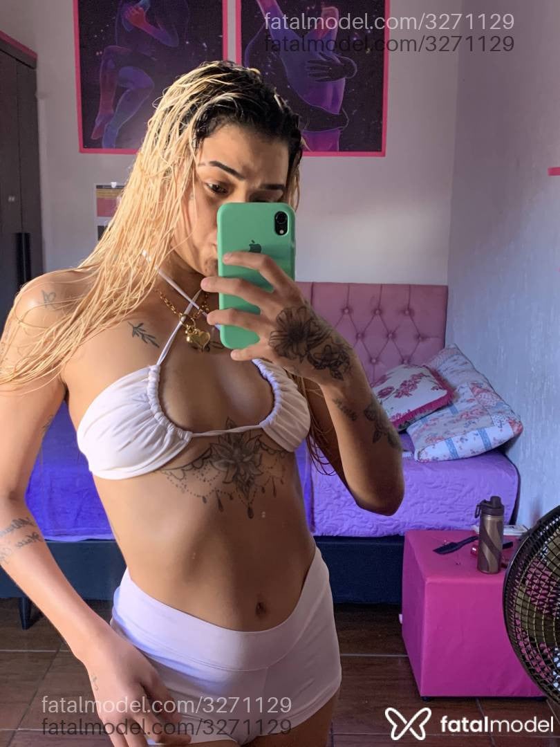 Acompanhante mulher loira (o) de olhos castanhos em Araxá - Brenda Salles