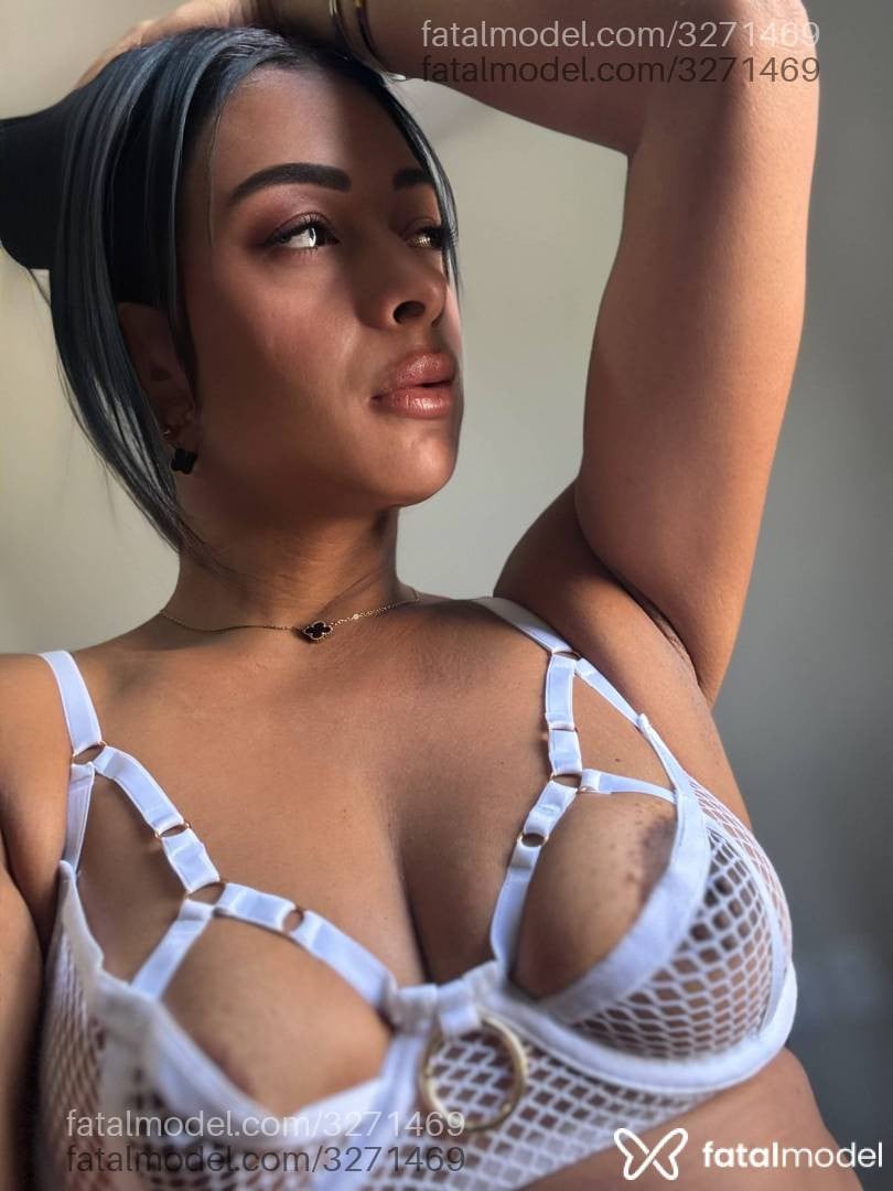 Acompanhante mulher morena (o) de olhos pretos - Jhu