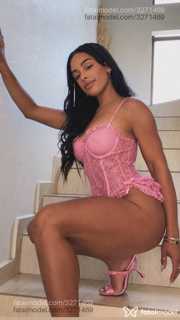 Acompanhante mulher morena (o) de olhos pretos - Juh