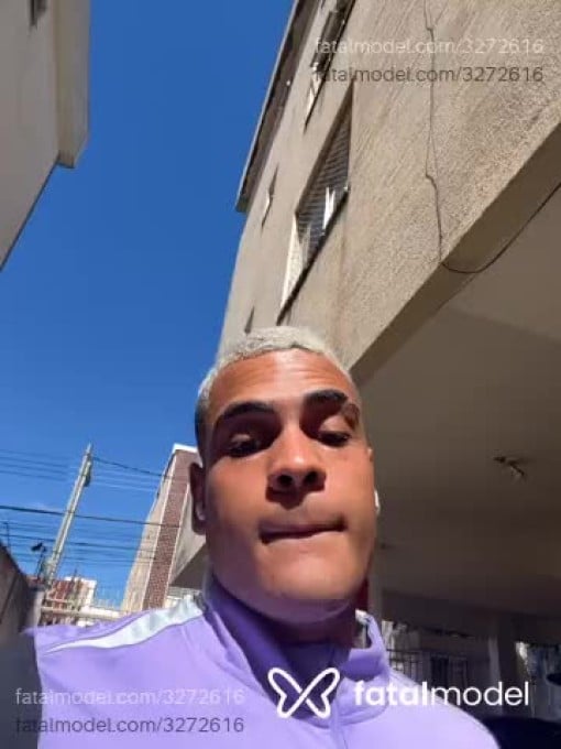 Acompanhante homem com cabelo colorido de olhos castanhos - Gabriel