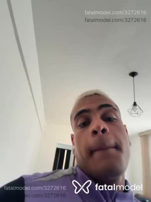 Acompanhante homem com cabelo colorido de olhos castanhos - Gabriel