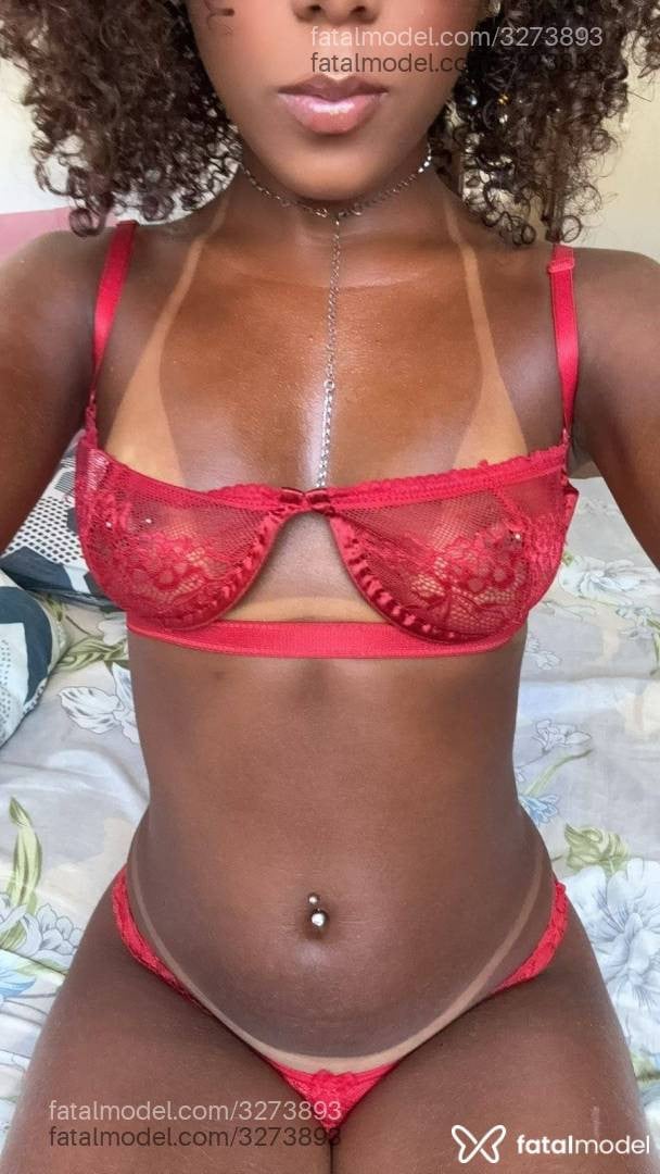 Acompanhante mulher com cabelo castanho de olhos castanhos em Pouso Alegre - Luíza Bombon