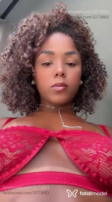 Acompanhante mulher com cabelo castanho de olhos castanhos em Pouso Alegre - Luíza Bombon