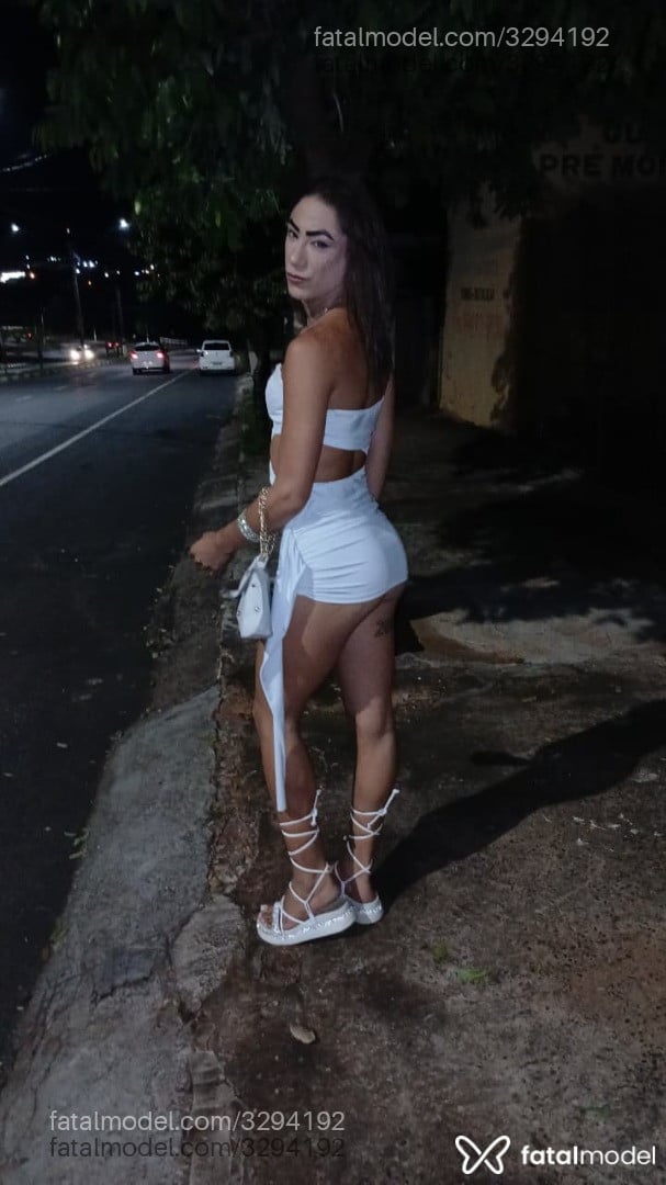 Acompanhante mulher trans com cabelo castanho de olhos castanhos - Mirella