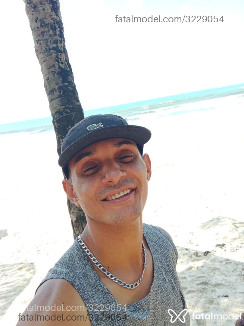 Acompanhante homem com cabelo castanho de olhos castanhos - Neguynhu