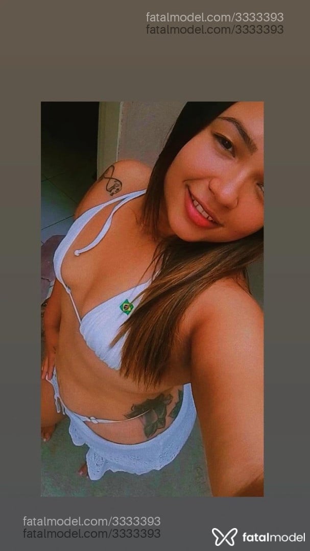 Acompanhante mulher loira (o) de olhos castanhos - Annah