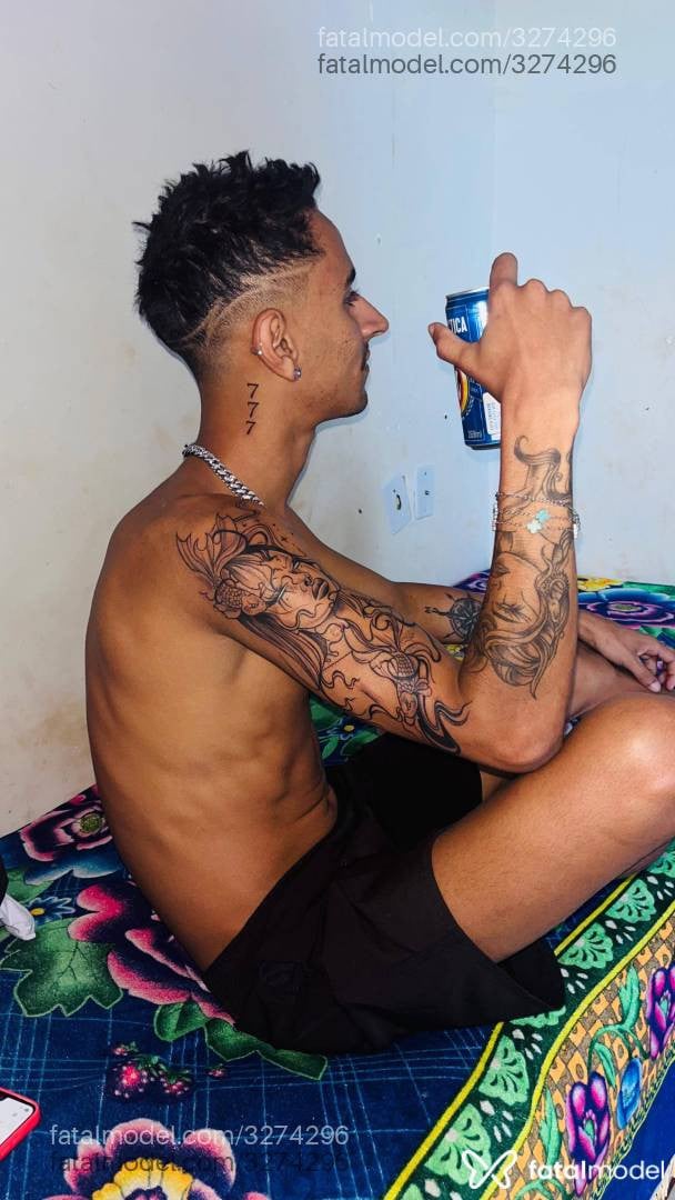 Acompanhante homem com cabelo castanho de olhos castanhos em Águas Lindas de Goiás - Smith