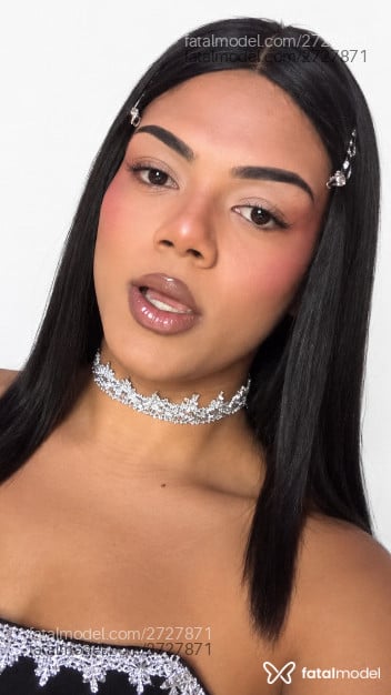 Acompanhante mulher trans morena (o) de olhos pretos - Rebecca
