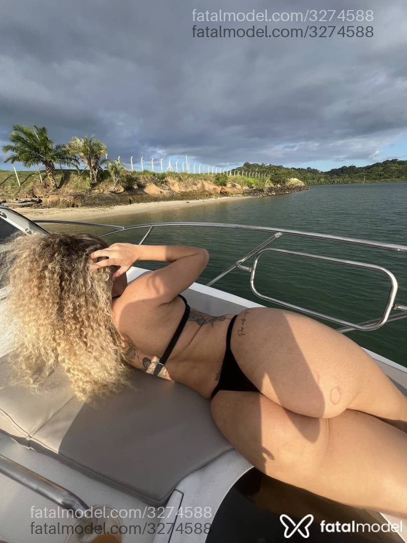 Acompanhante mulher loira (o) de olhos castanhos - Jenifer Costa