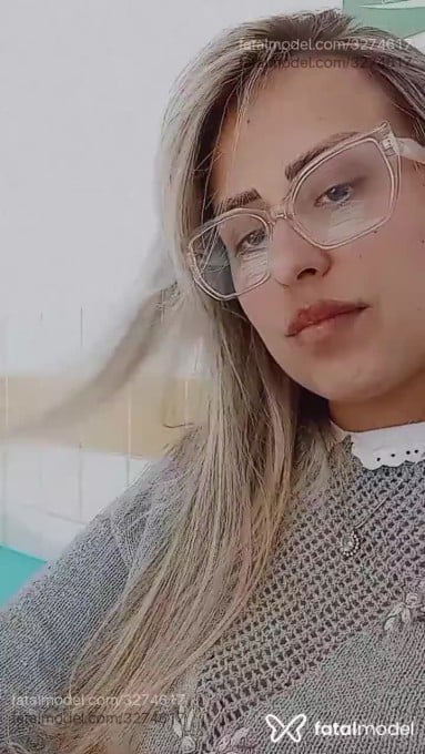 Acompanhante mulher loira (o) de olhos castanhos em Porto Alegre - Carol Encanto