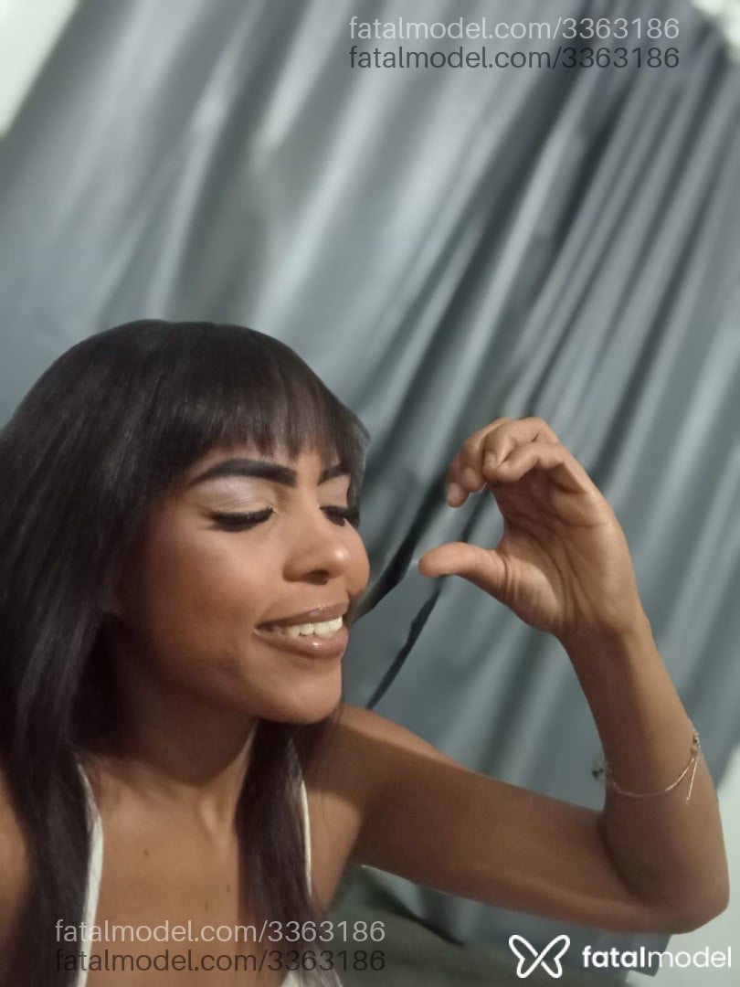 Acompanhante mulher morena (o) de olhos castanhos - Ester