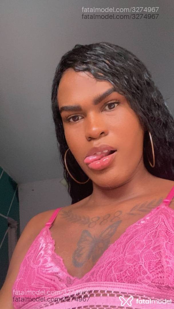 Acompanhante mulher trans morena (o) de olhos castanhos - Luísa