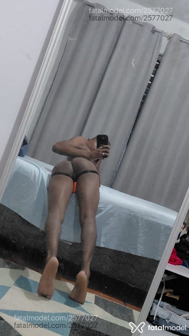 Acompanhante homem morena (o) de olhos pretos - Blackputo
