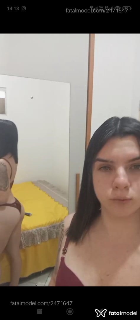 Acompanhante mulher trans com cabelo castanho de olhos verdes - Luanny Moura
