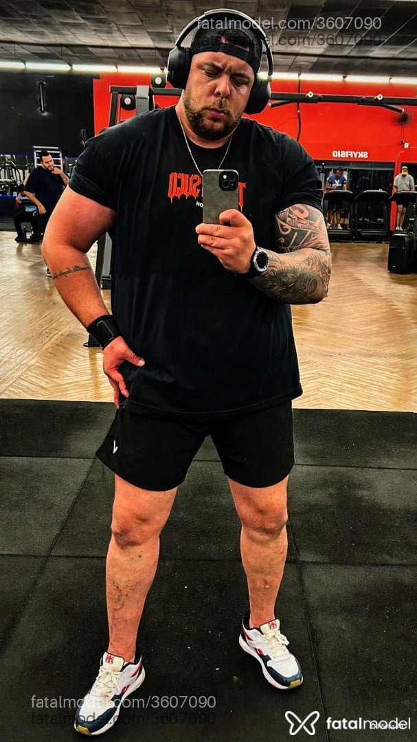 Acompanhante homem com cabelo castanho de olhos castanhos - Thor Silva