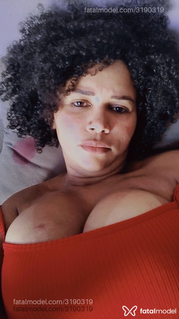 Acompanhante mulher com cabelo castanho de olhos mel - Morena