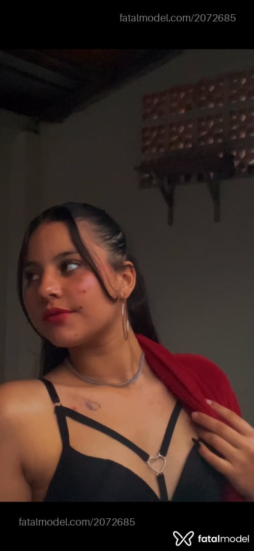 Acompanhante mulher com cabelo castanho de olhos castanhos - Aurora Niff