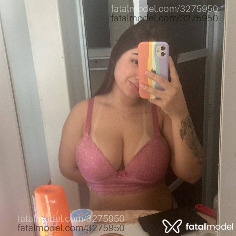 Acompanhante mulher com cabelo castanho de olhos castanhos em São José - Vitoria