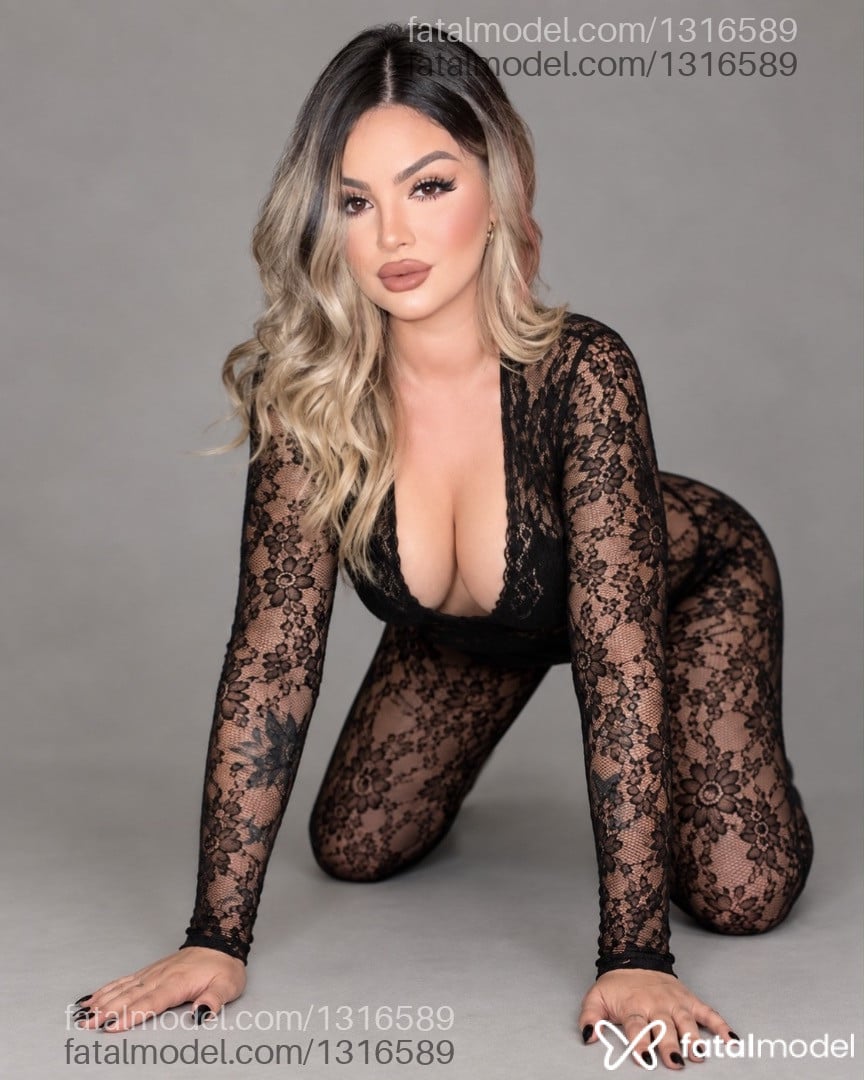 Acompanhante mulher trans loira (o) de olhos castanhos - Lana Reis