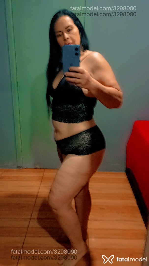Acompanhante mulher morena (o) de olhos castanhos - Penélope