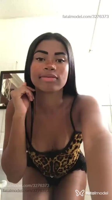 Acompanhante mulher morena (o) de olhos mel em Campos dos Goytacazes - Mel Suite
