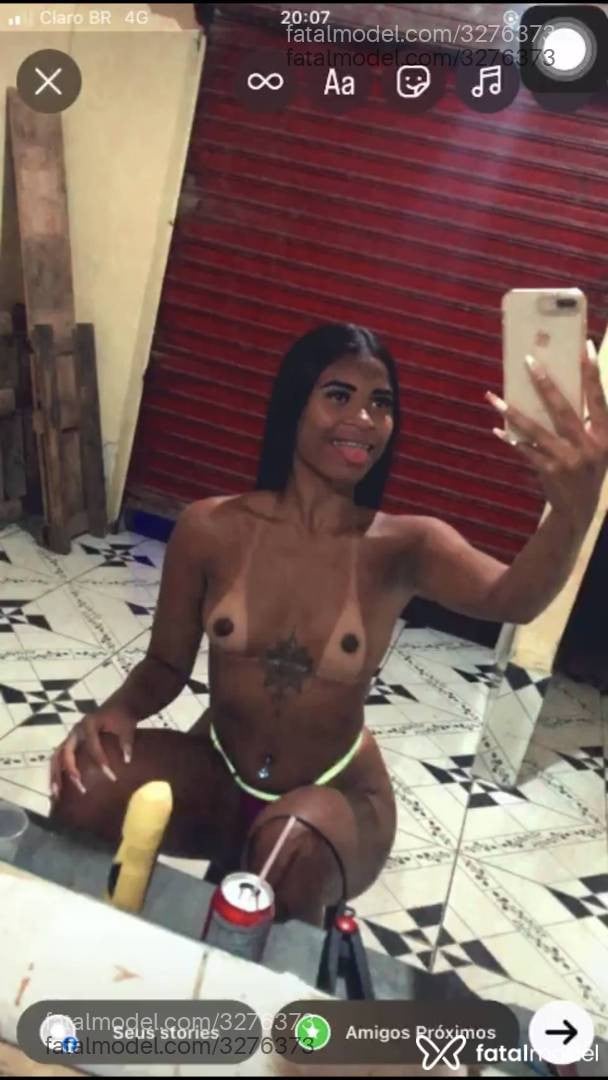 Acompanhante mulher morena (o) de olhos mel - Mel Suite