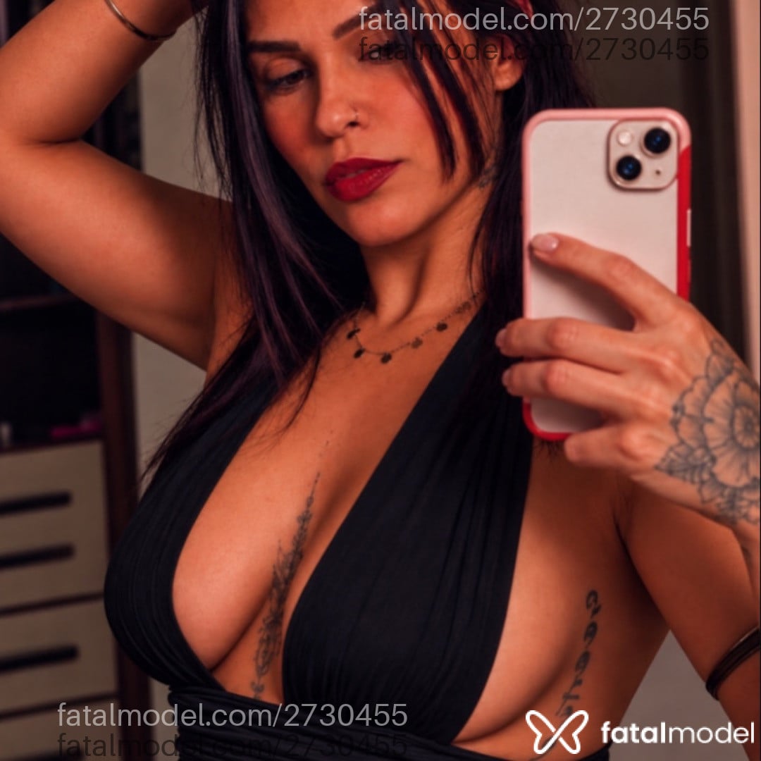 Acompanhante mulher com cabelo castanho de olhos castanhos - Airáa Santos