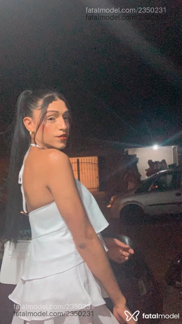 Acompanhante mulher trans morena (o) de olhos pretos - Sarah Angel