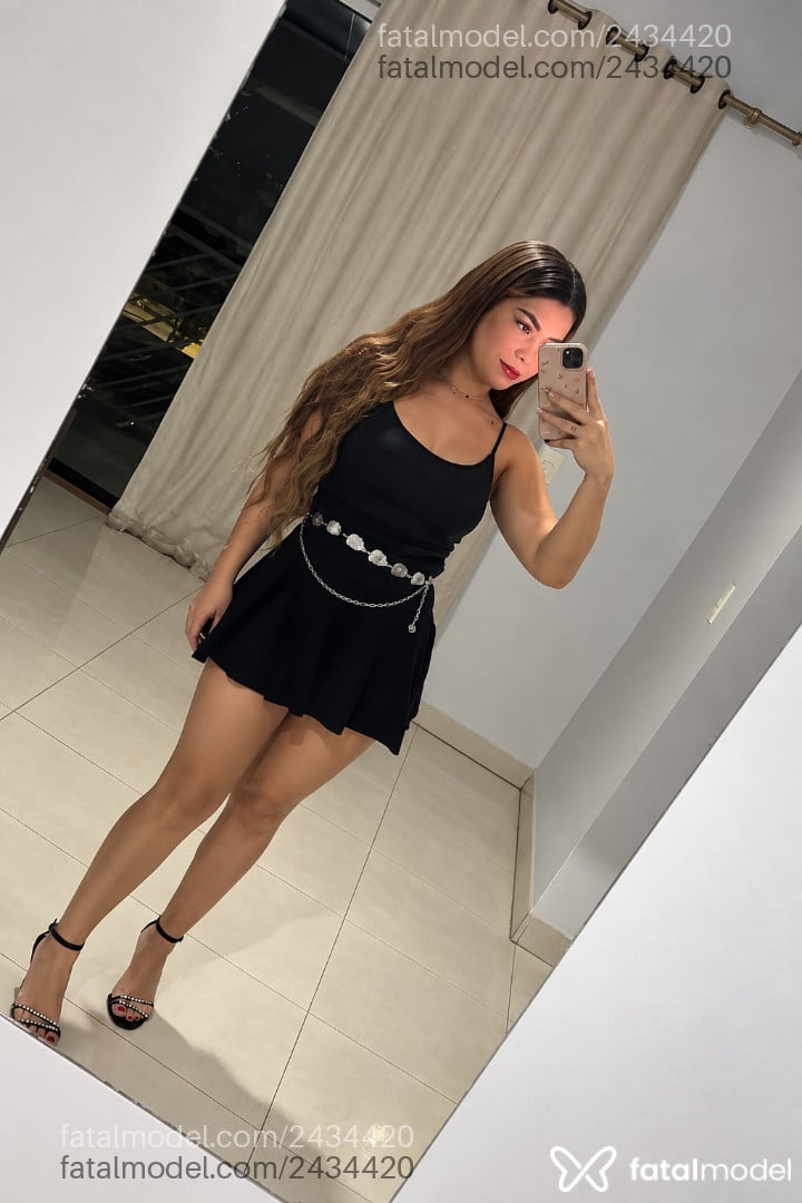 Acompanhante mulher com cabelo castanho de olhos mel - Penélope