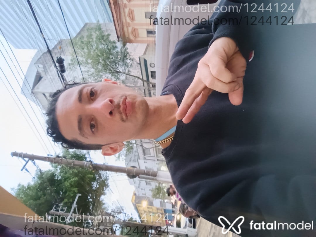 Acompanhante homem com cabelo castanho de olhos castanhos - Alisson Bittencour