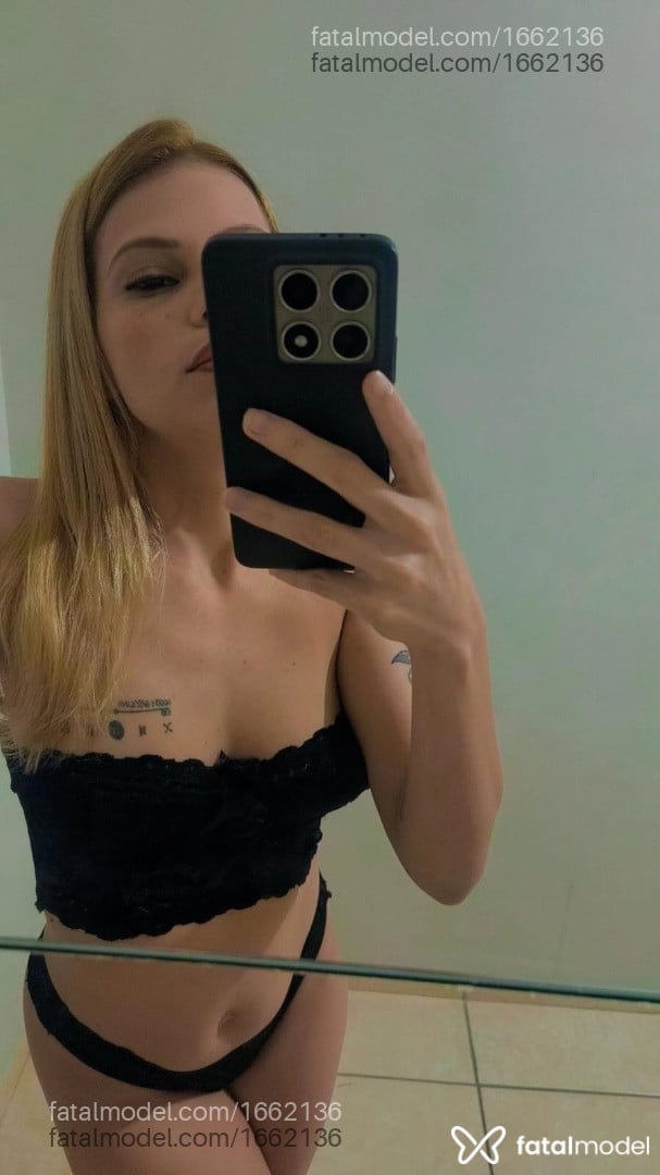 Acompanhante mulher loira (o) de olhos pretos - Gabi