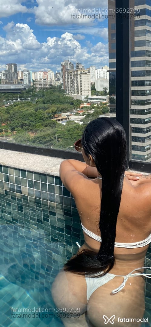 Acompanhante mulher morena (o) de olhos pretos - Lays Sampaio