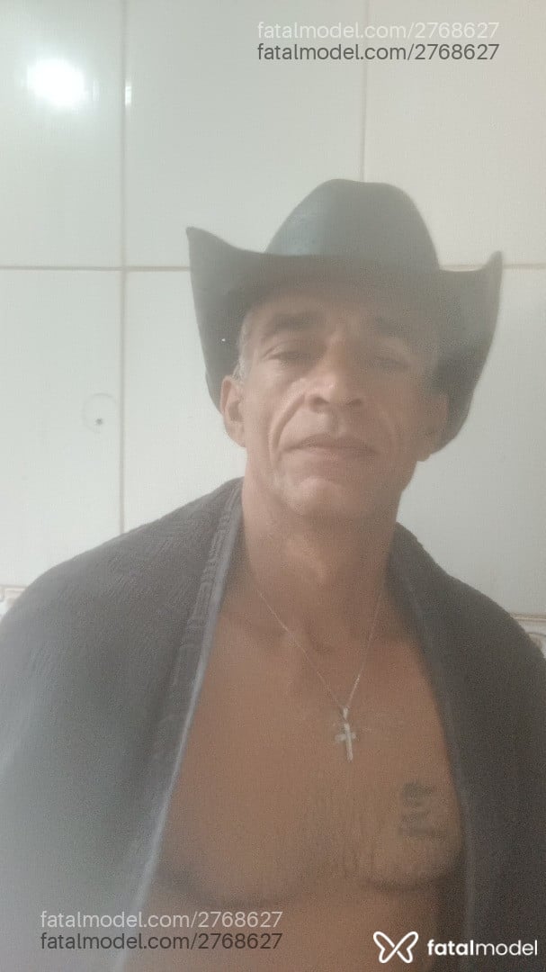 Acompanhante homem com cabelo grisalho de olhos castanhos - Osnar